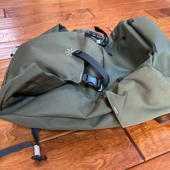 Tropic Feel Shell Backpack Cypress Green and FidLock® Toiletry Cypress Green - Picture 11 of 12